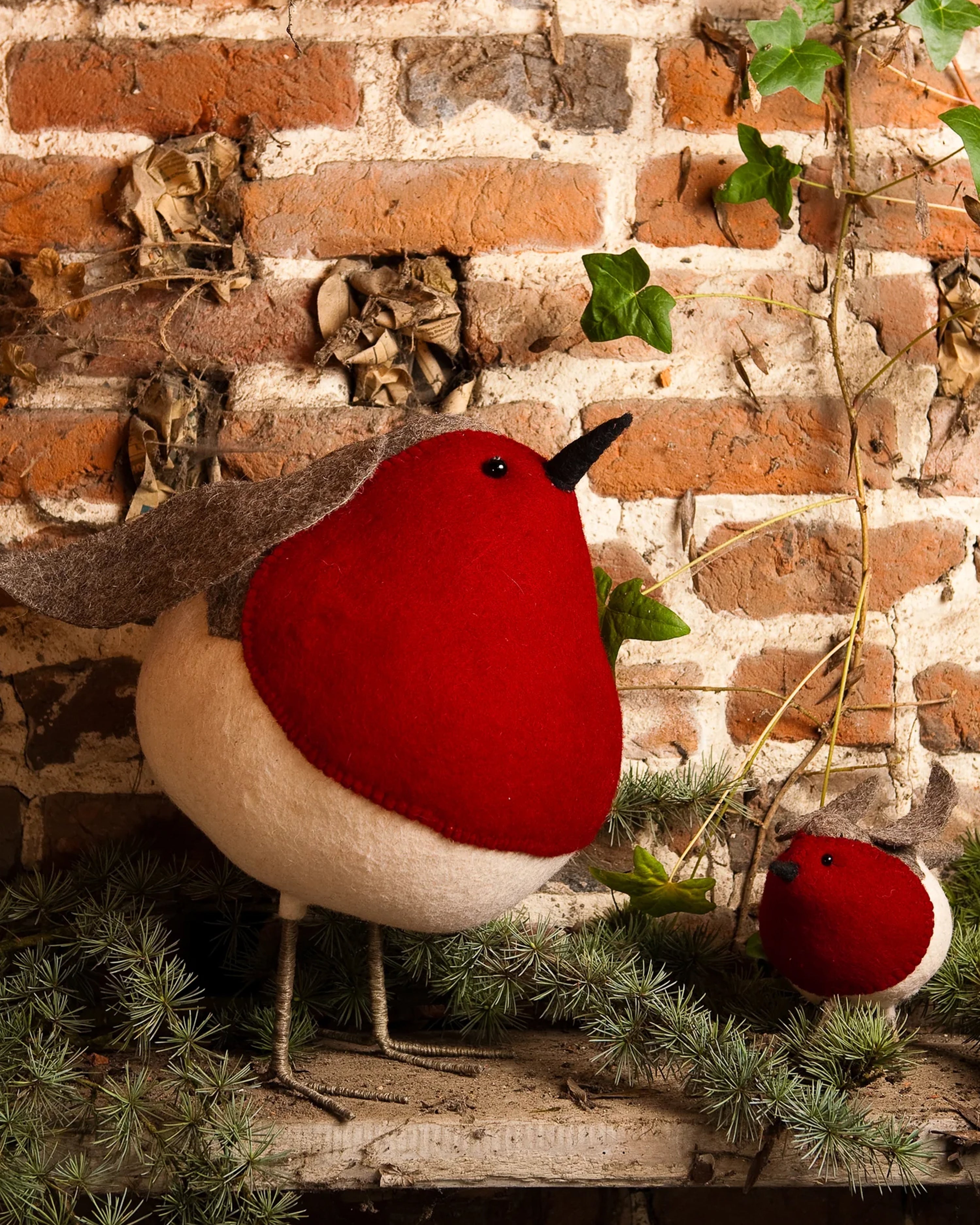 Classic Standing Christmas Robin XL