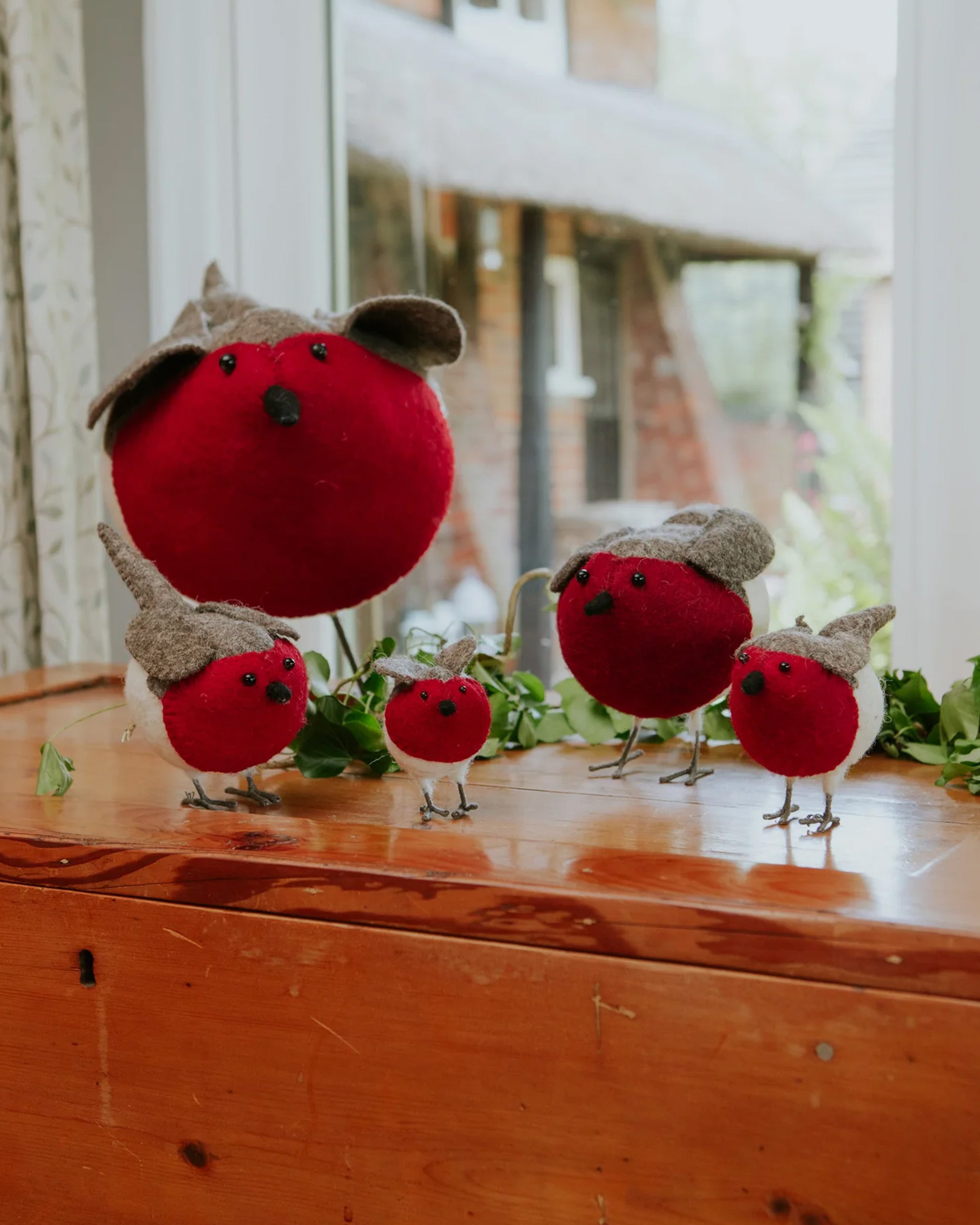 Classic Standing Christmas Robin XL