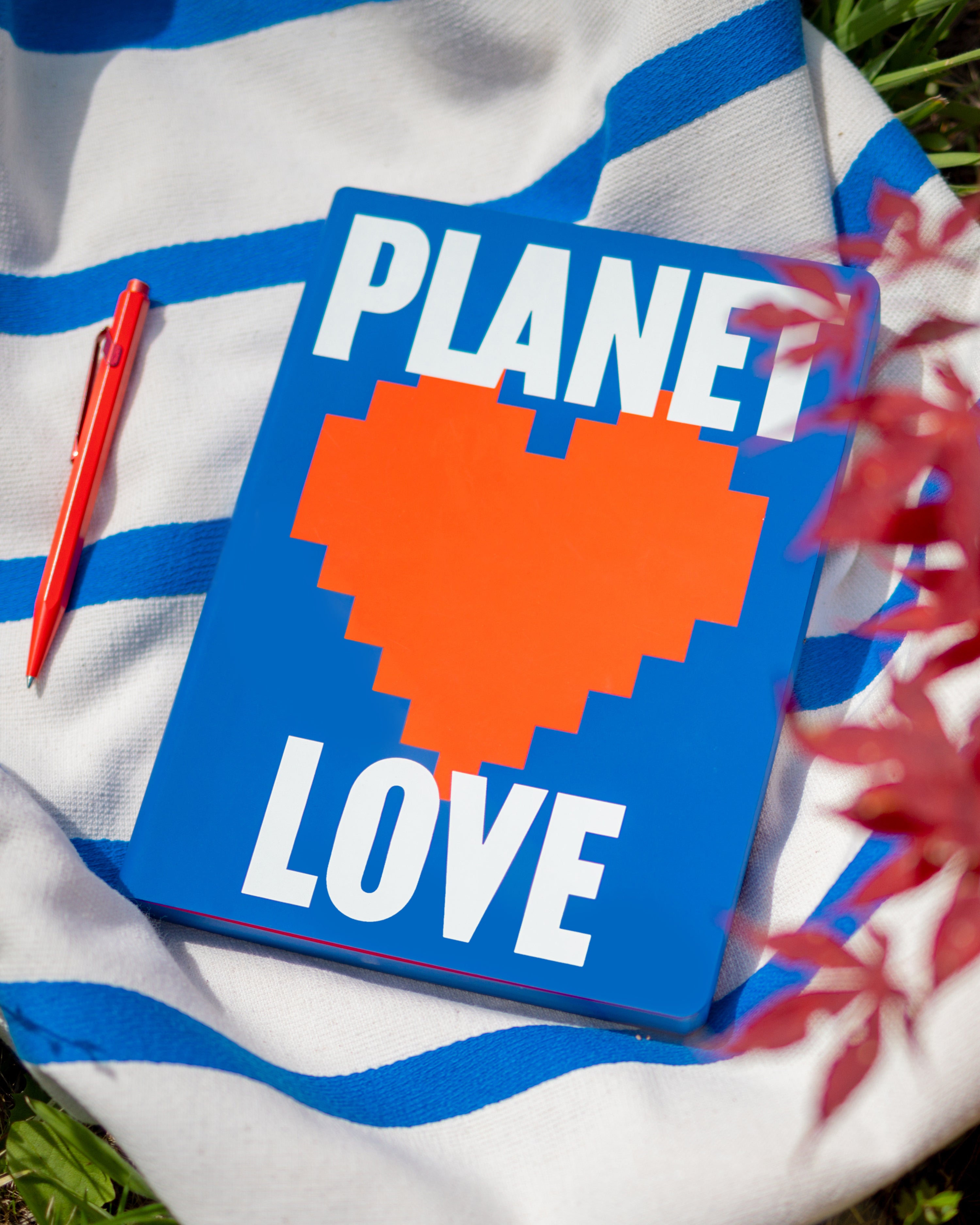 Notebook Graphic L Planet Love