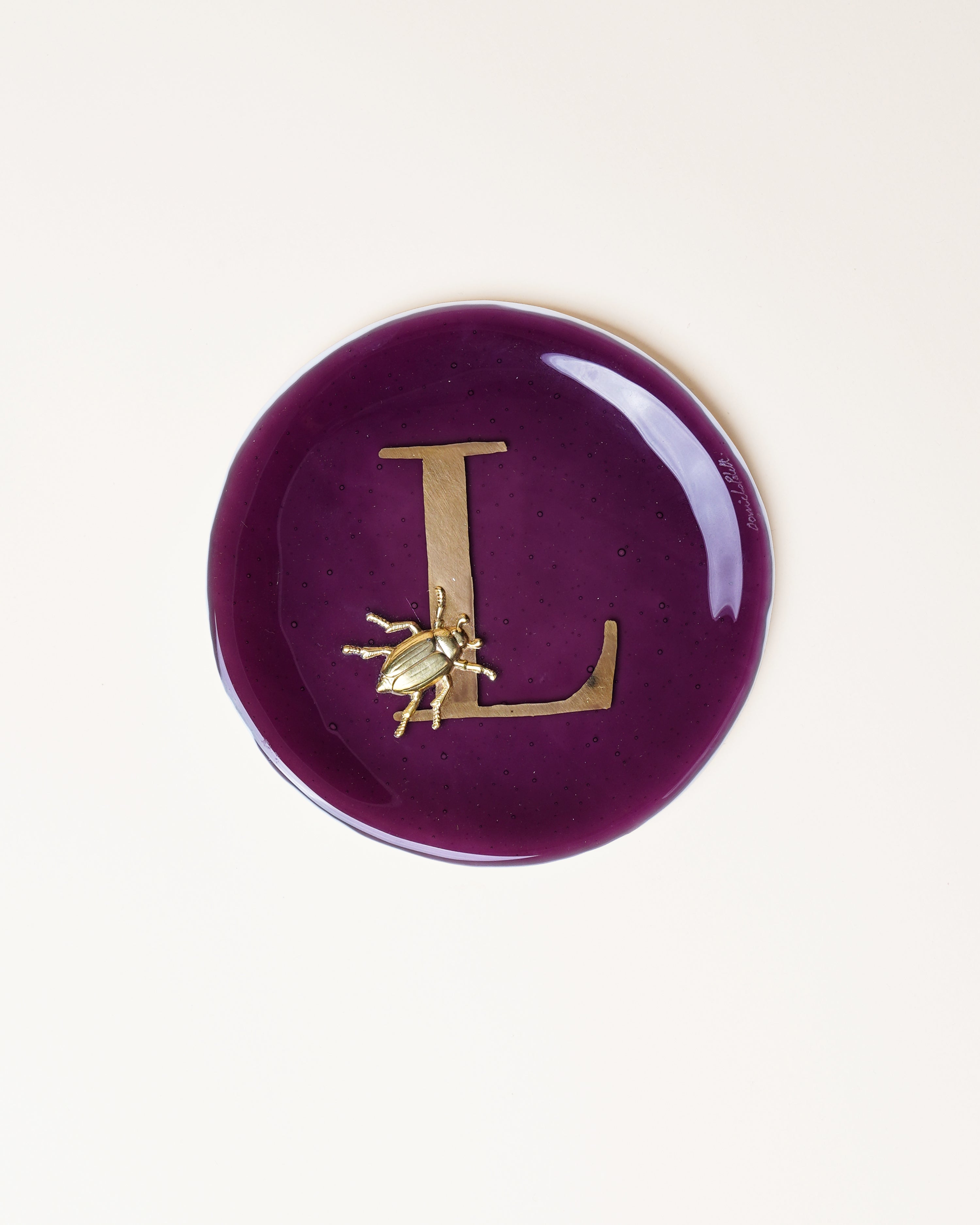 Plum 'L' Plate/Beetle D14cm