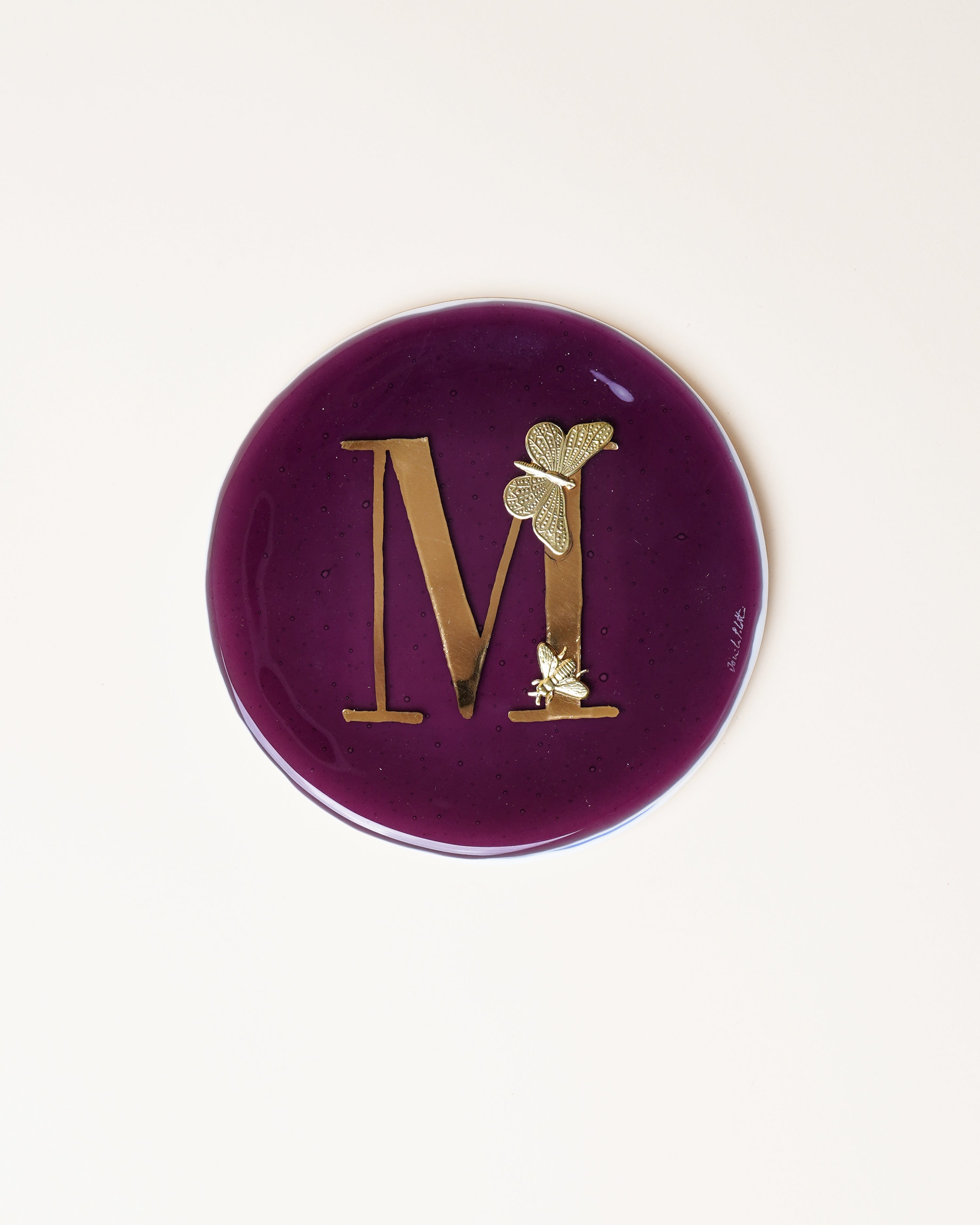 Plum 'M' Plate/Butterfly & Bee D14cm