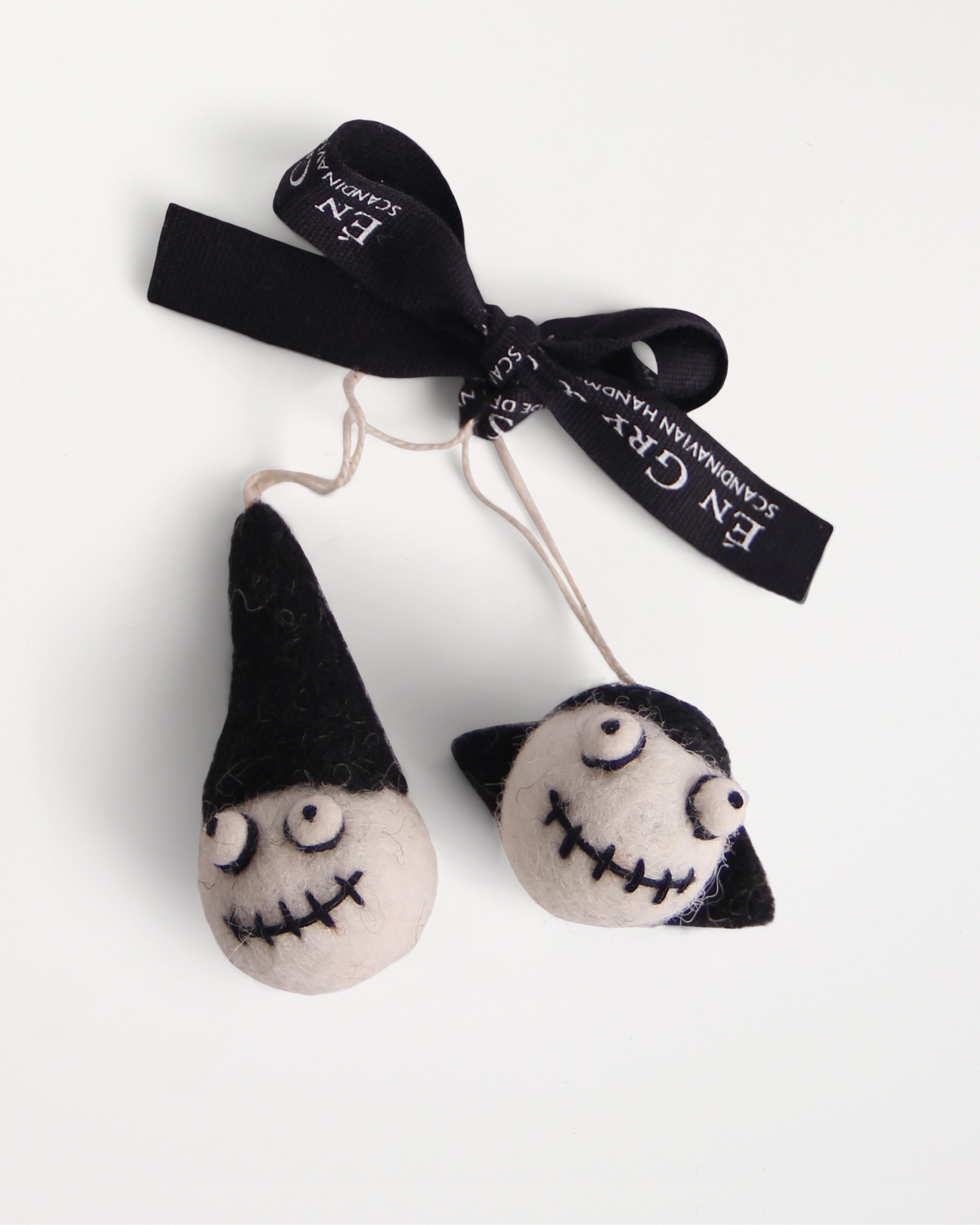 Set of 2 Dracula & Halloween Head Decorations
