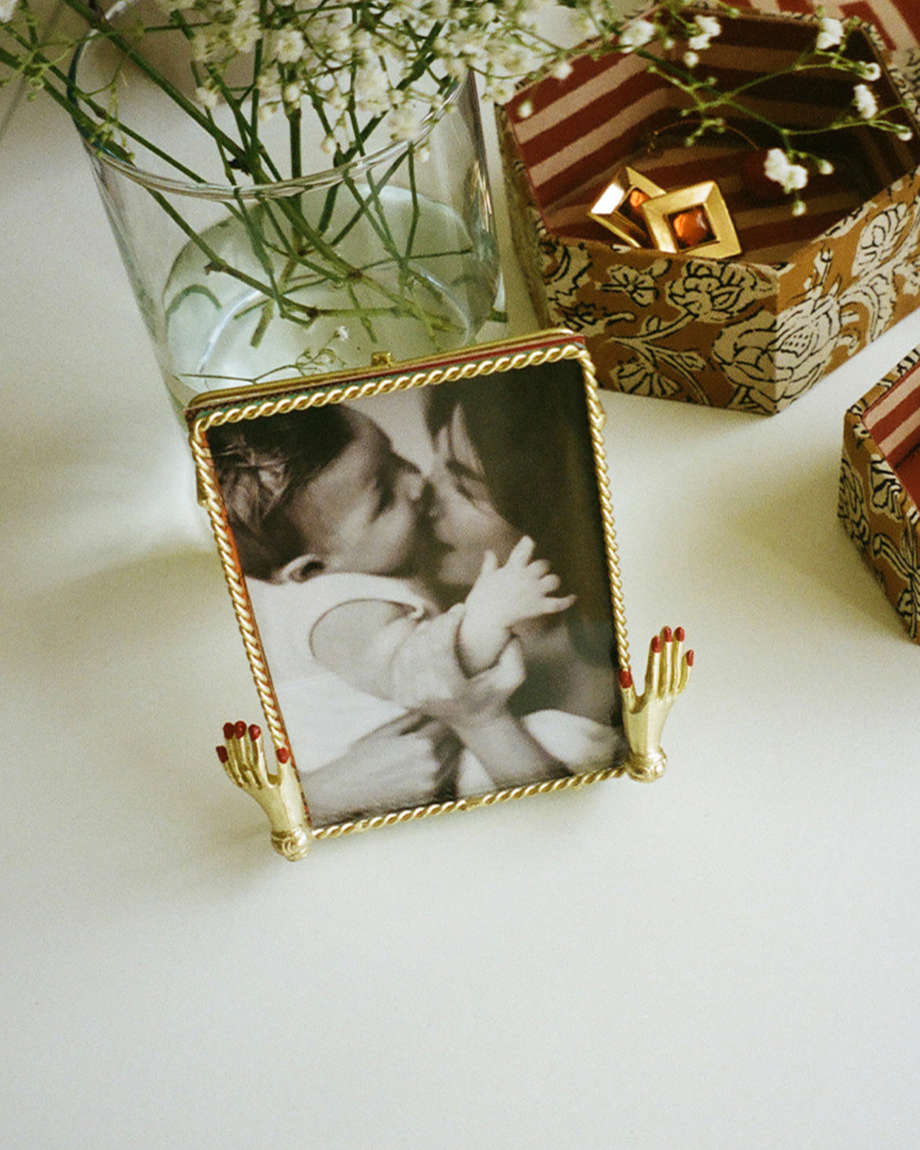 Bella Hand Frame Large