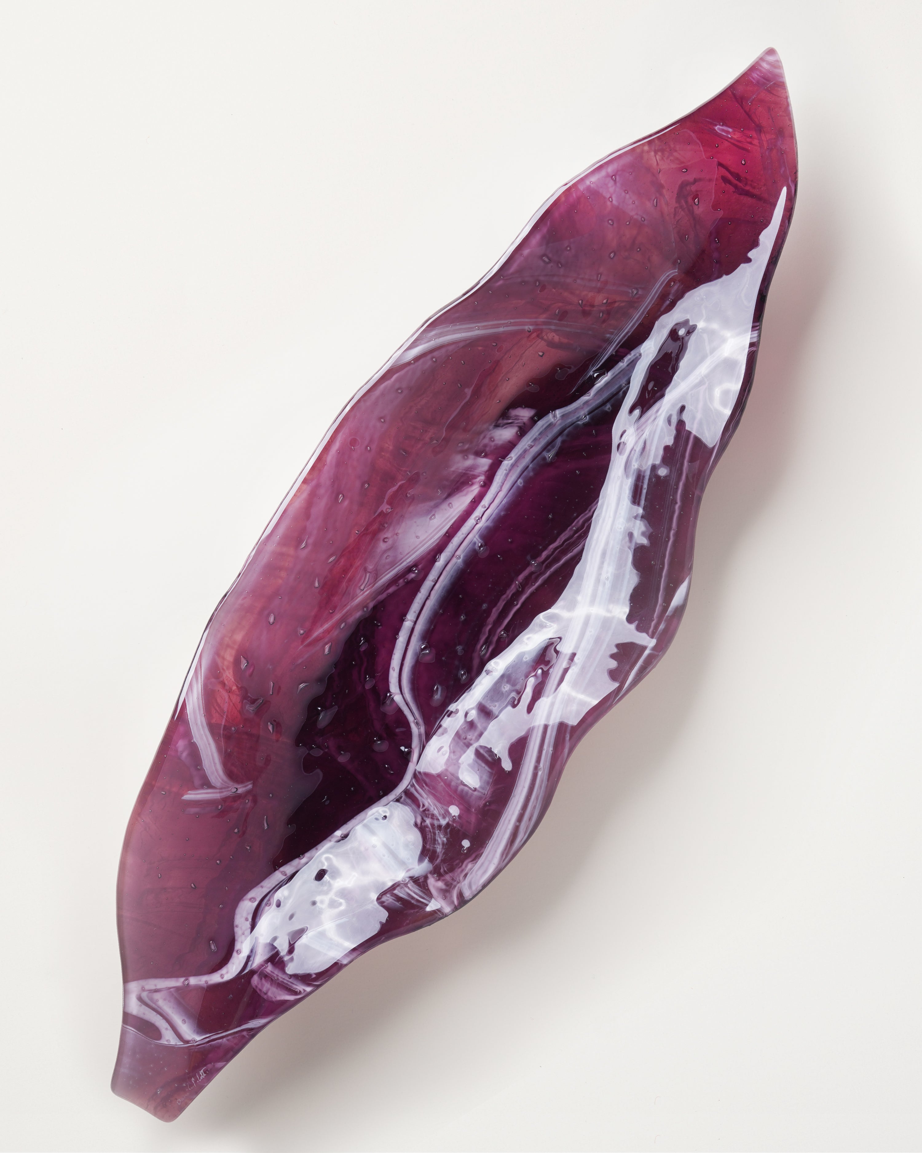 Gelso Leaf Plate Marble Plum L65cm