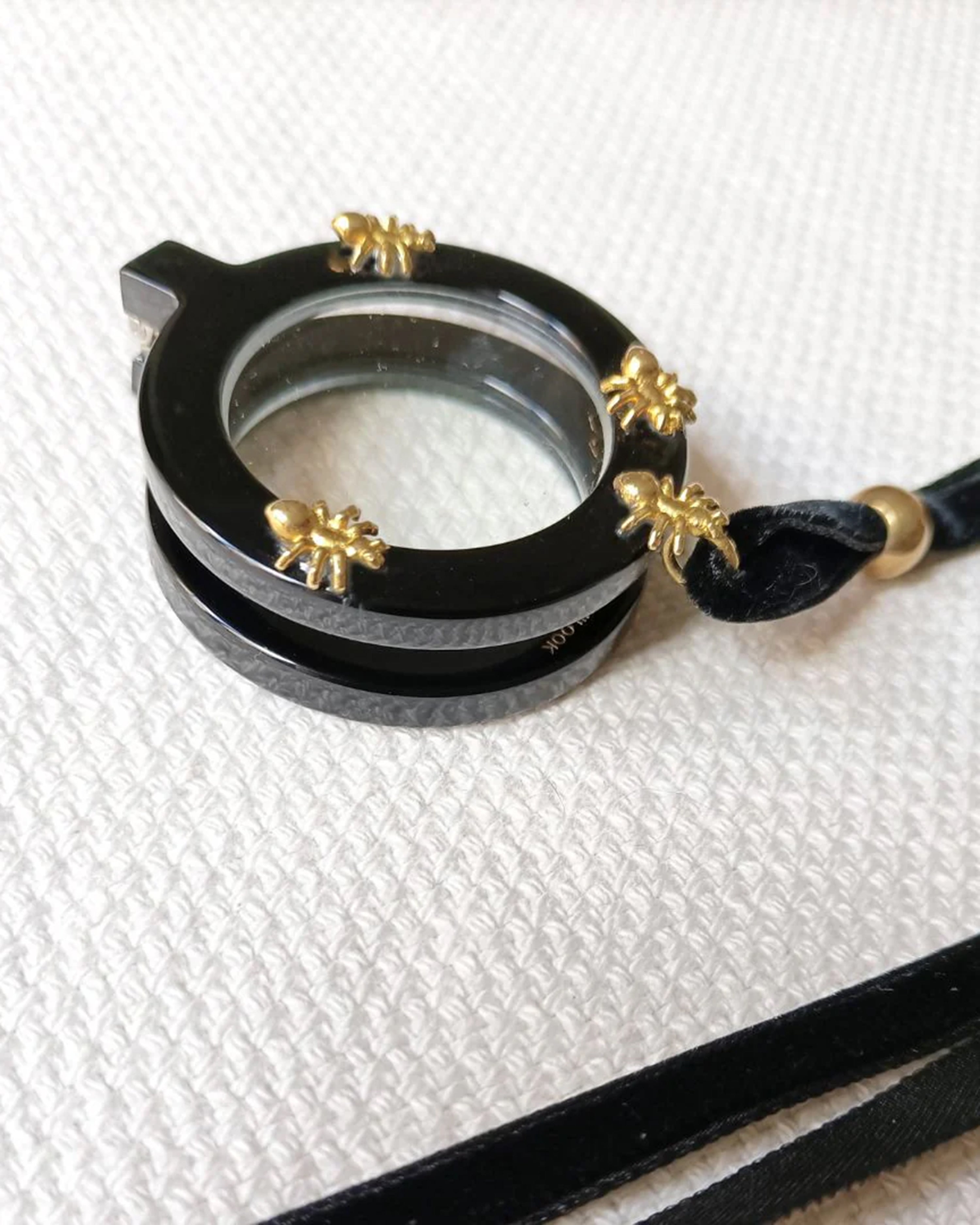 Pendant Glasses Ants