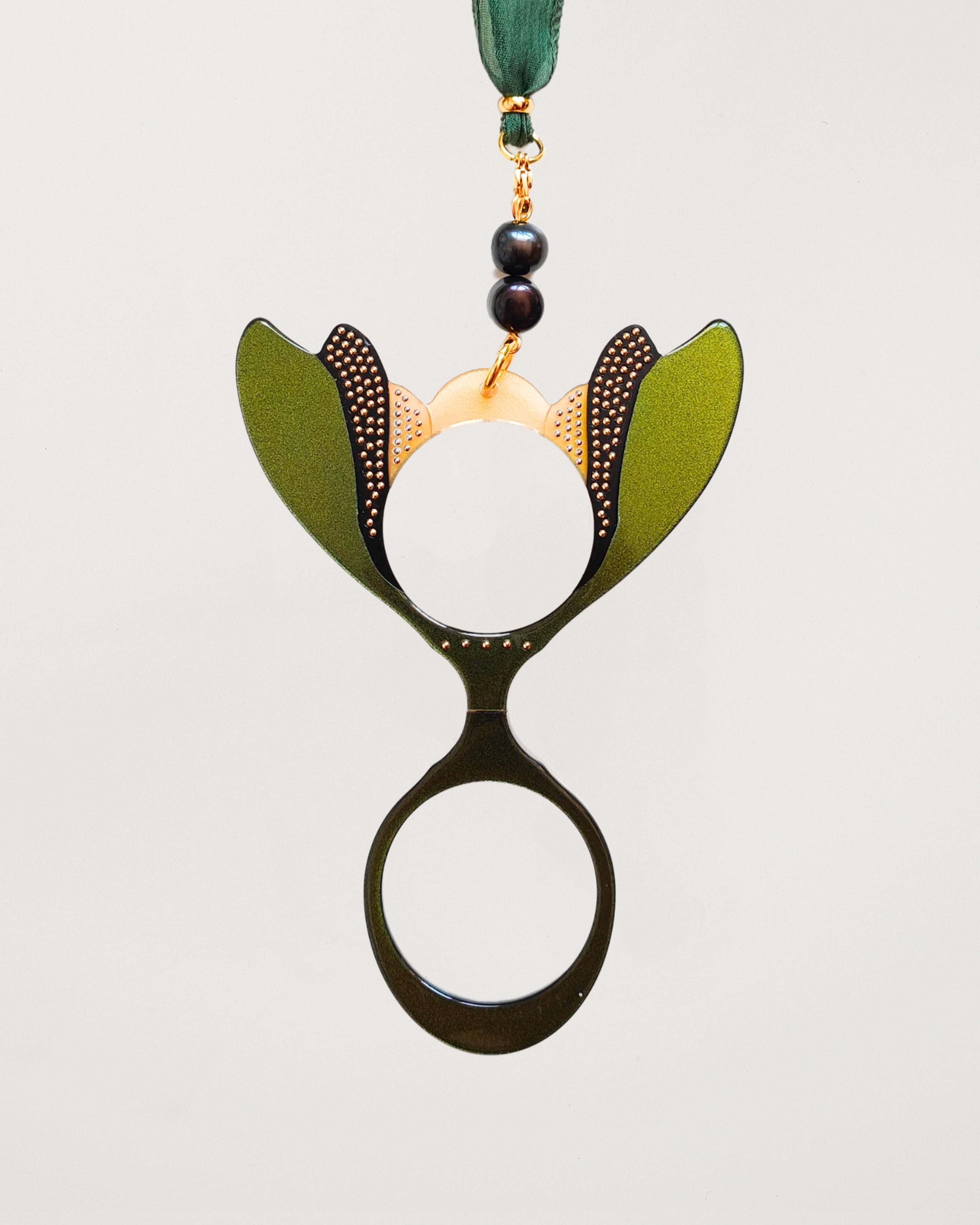 Pendant Glasses Green Fly