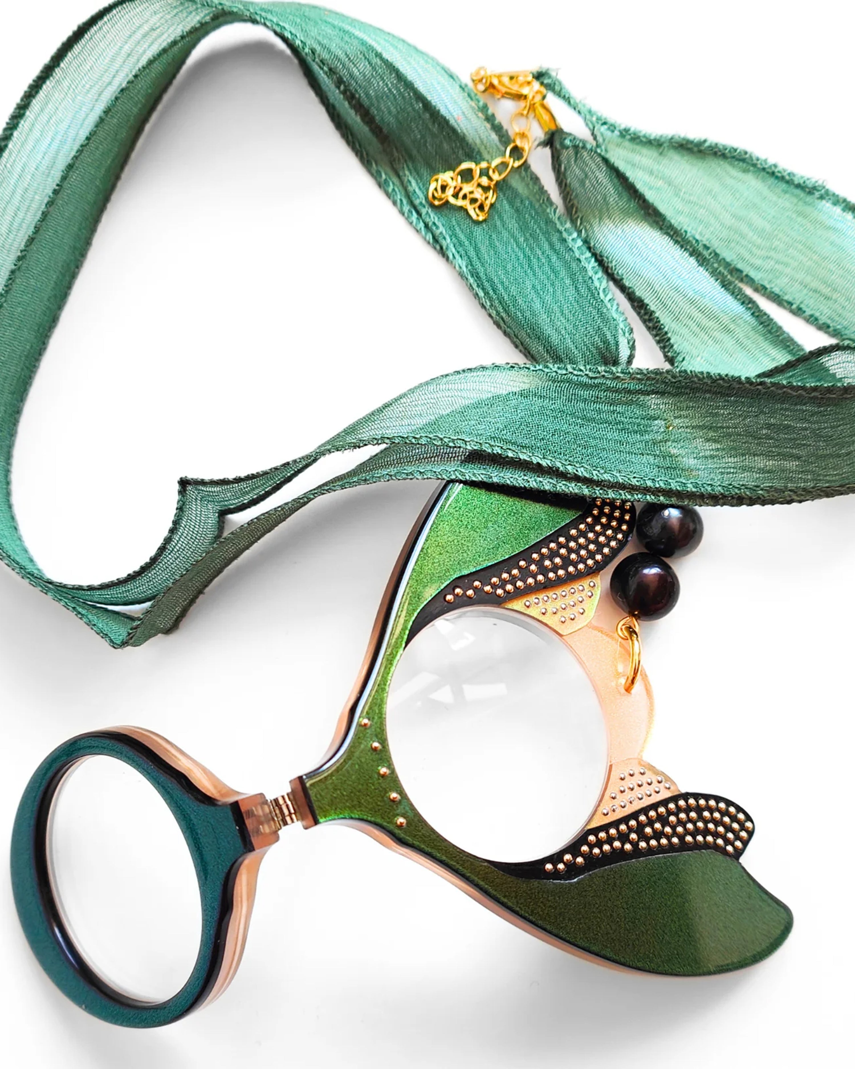 Pendant Glasses Green Fly