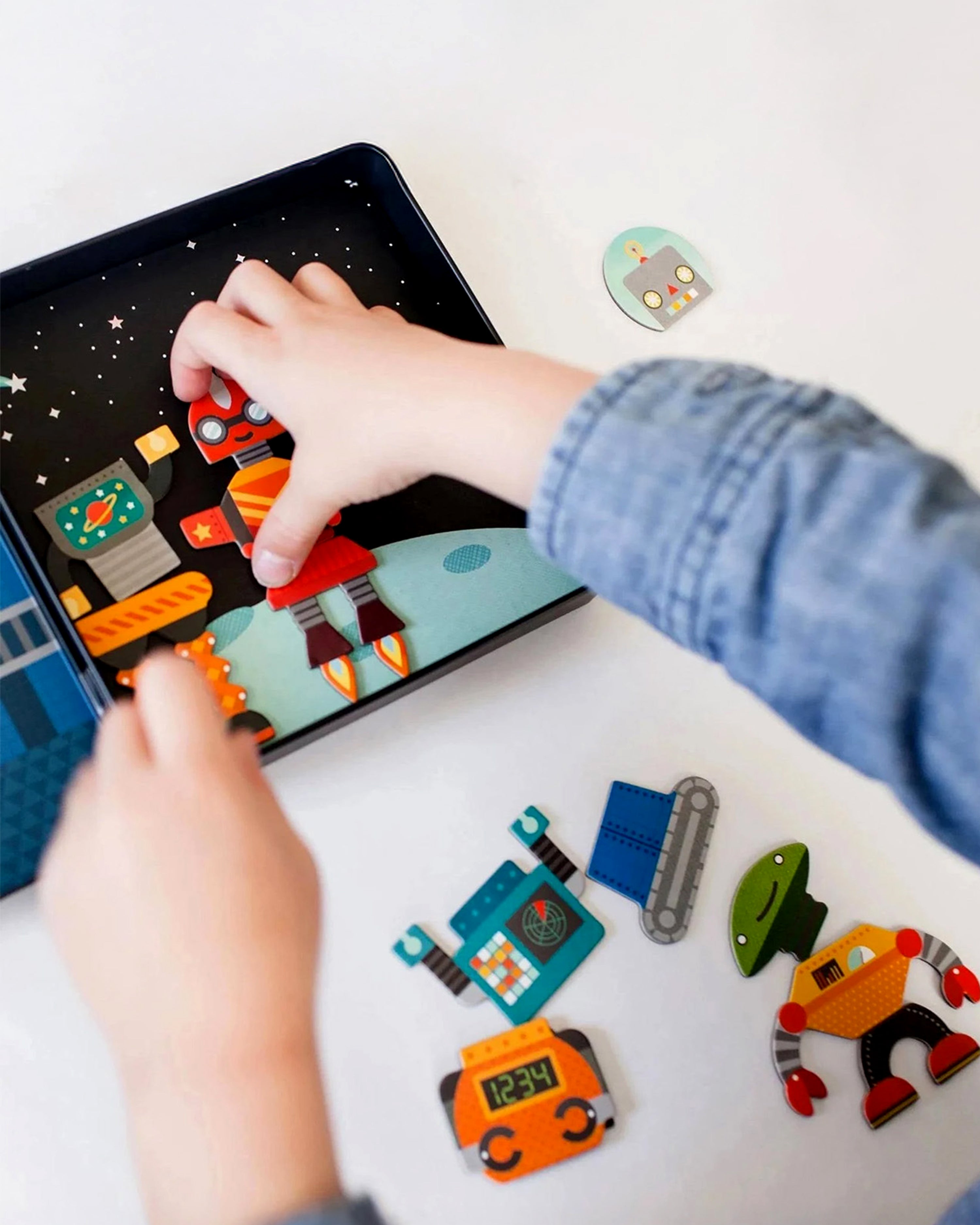 Robot Remix On-the-Go Magnetic Play Set
