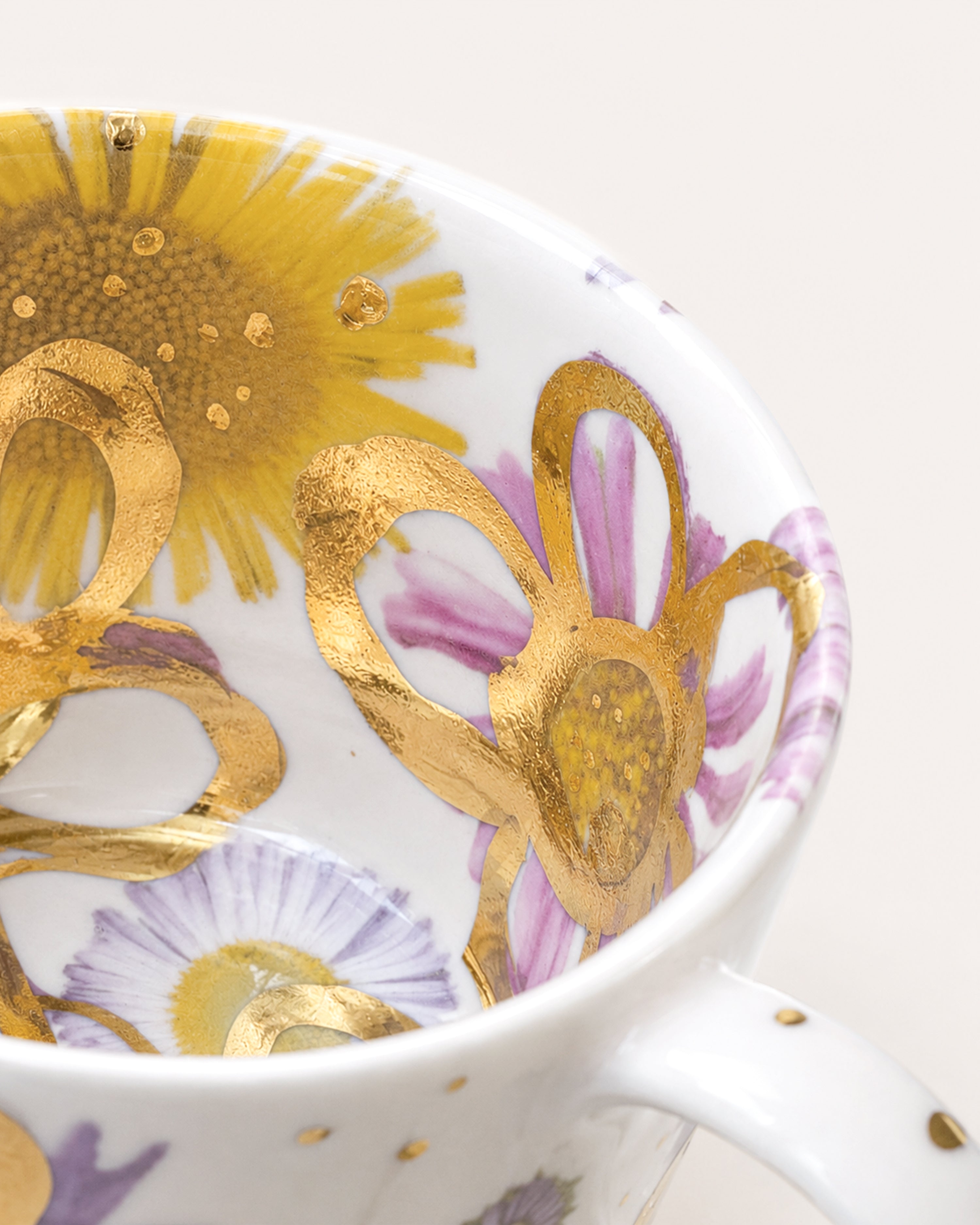 White & Gold Daisies Mug