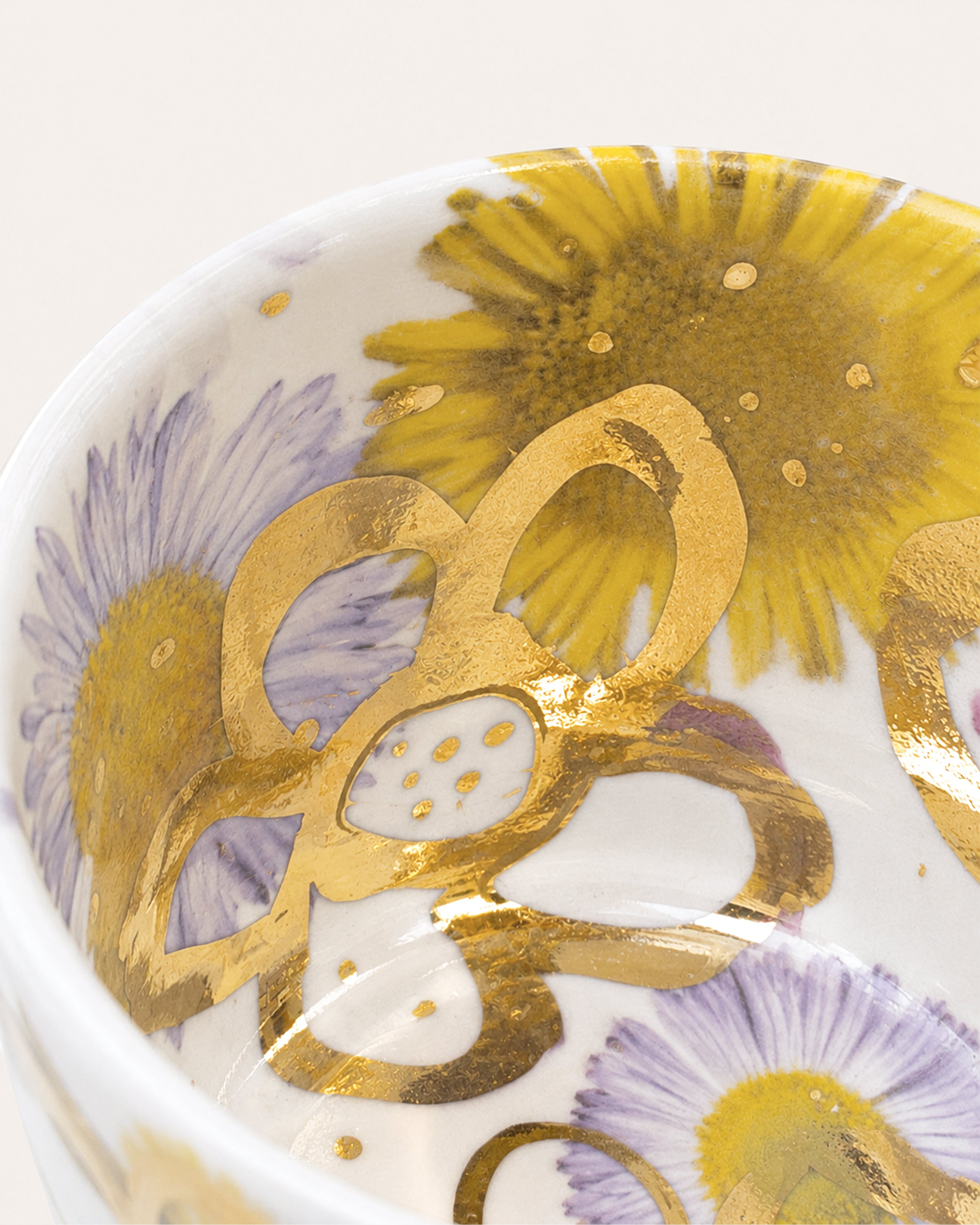 White & Gold Daisies Mug